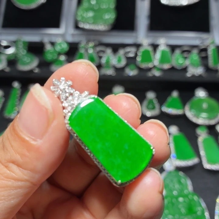 吊坠(不含链)18K金镶嵌翡翠翡翠