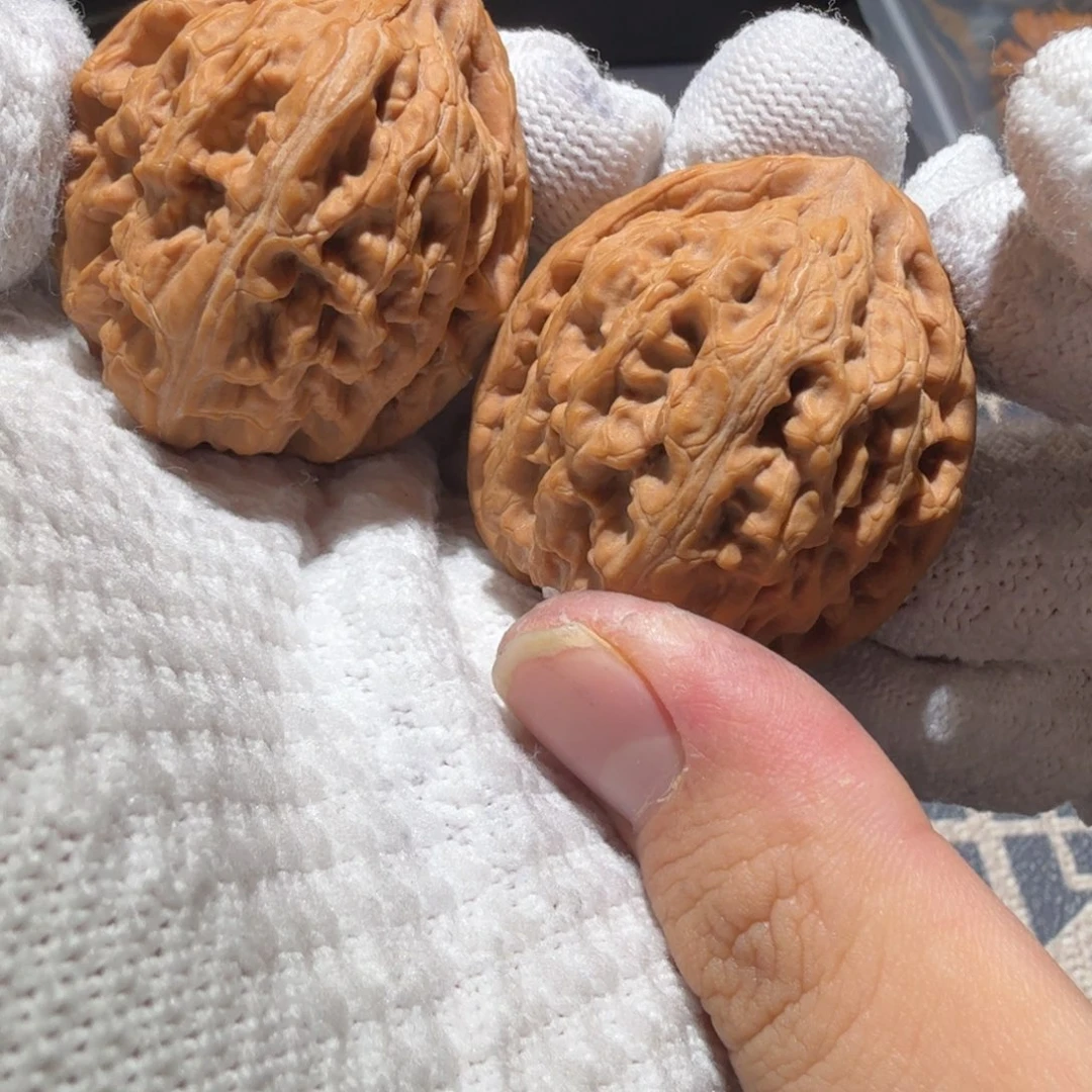 春***岸文玩核桃把件红锦鲤