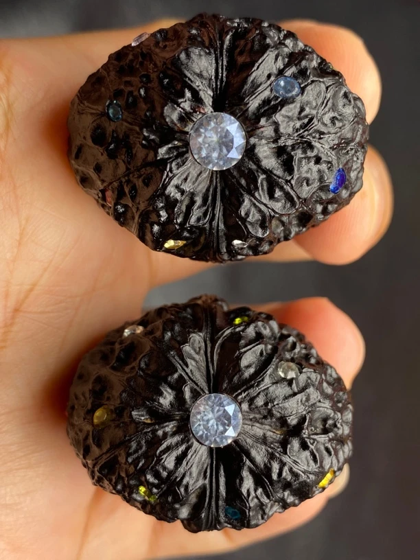 云南铁核桃 37尺蛇皮元宝满钻镶嵌发货一物一图精品一对