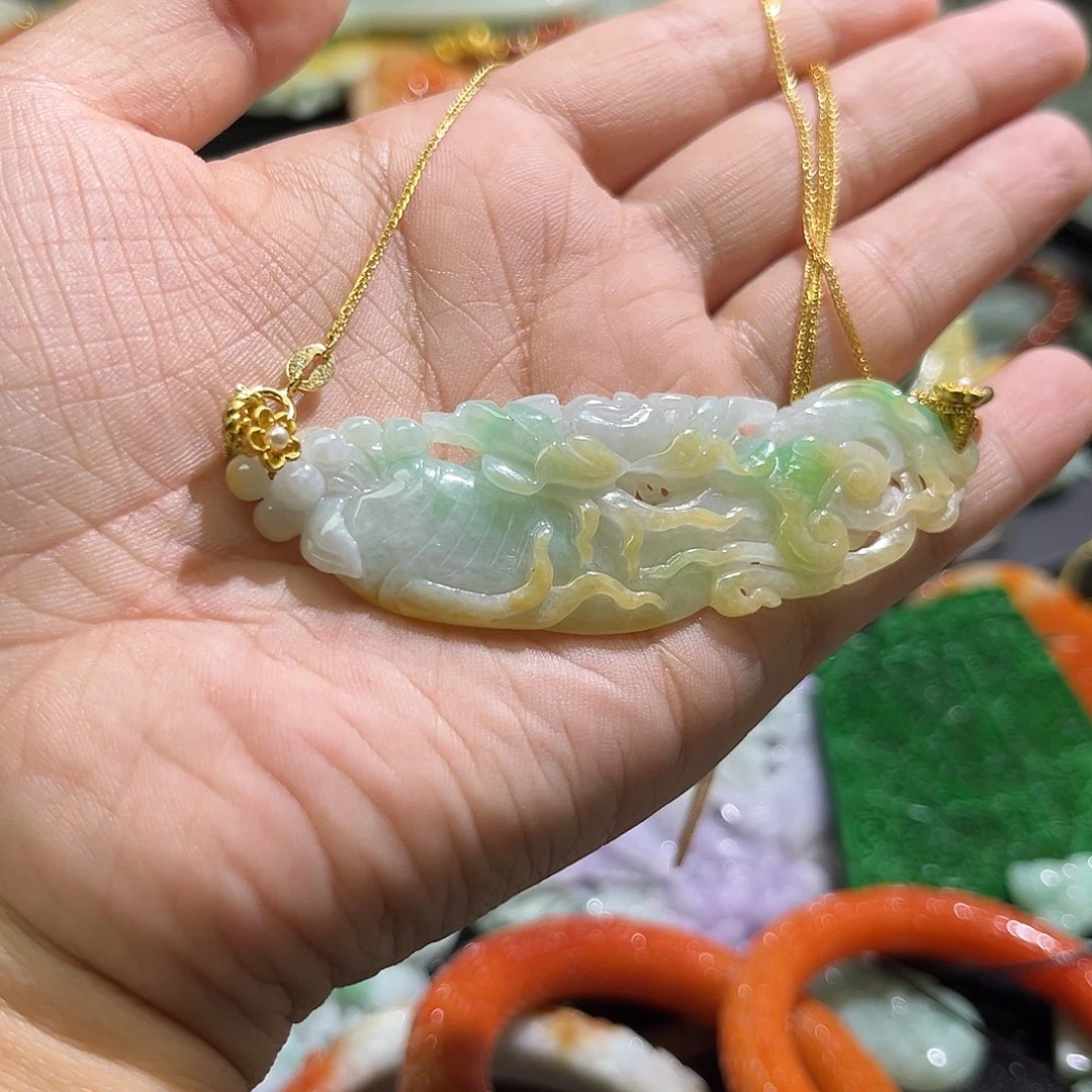 翡翠未镶嵌颈饰待编织