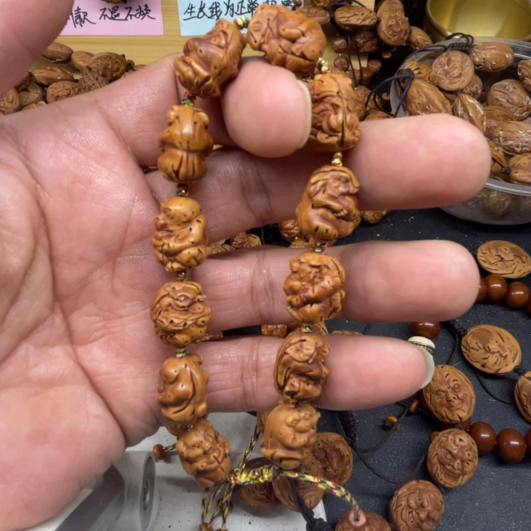 桃核雕刻十二生肖手串