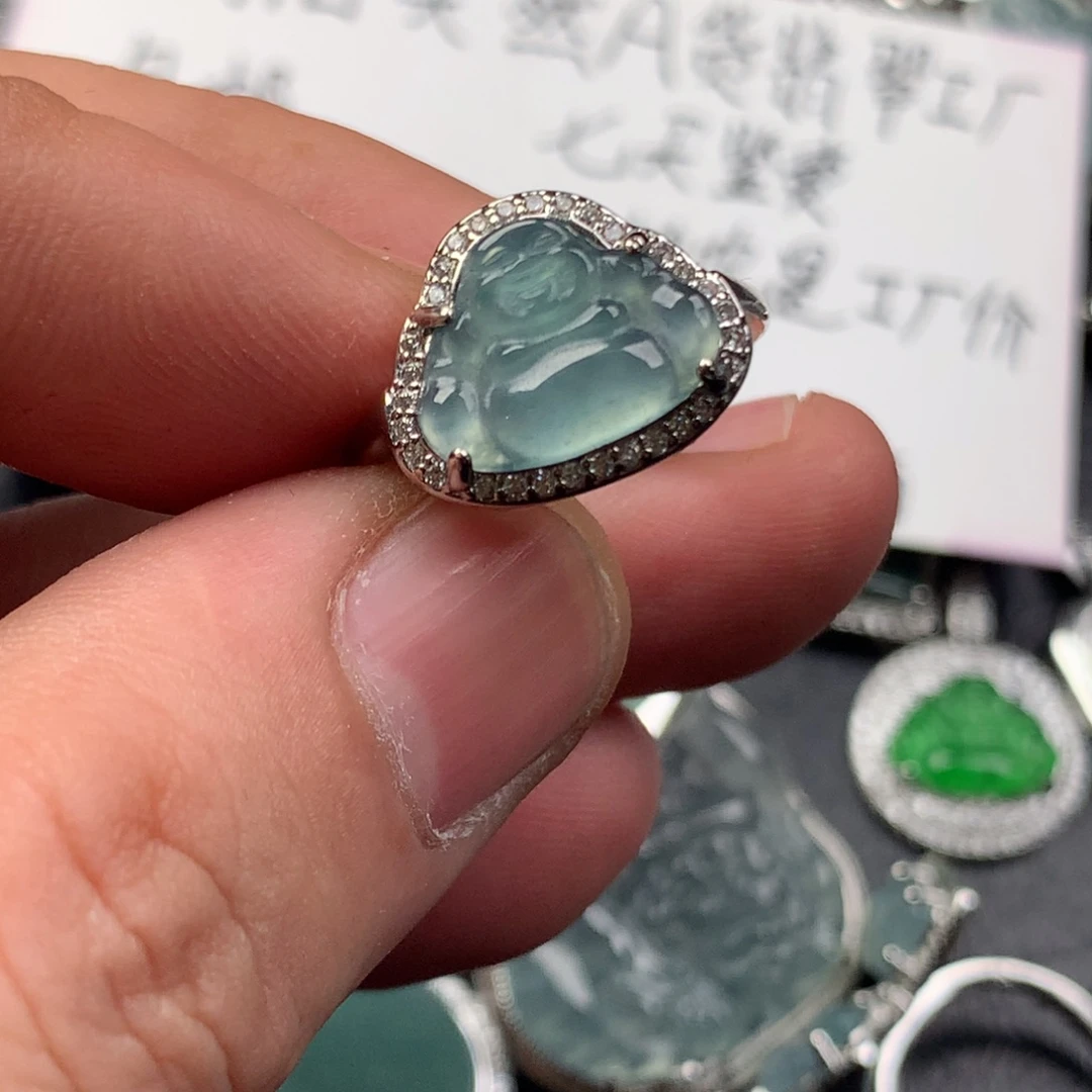 颈饰未镶嵌翡翠佛公戒指