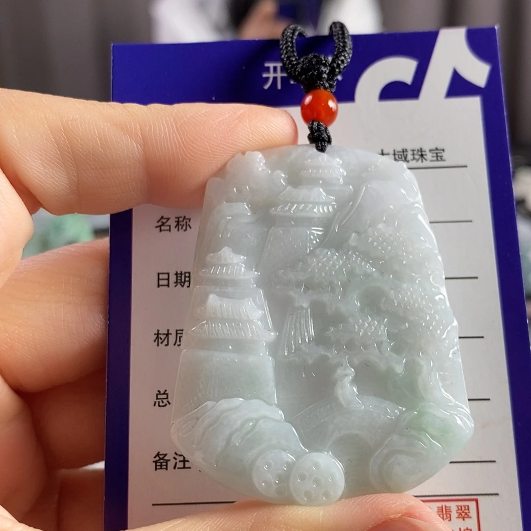 翡翠未镶嵌颈饰山水