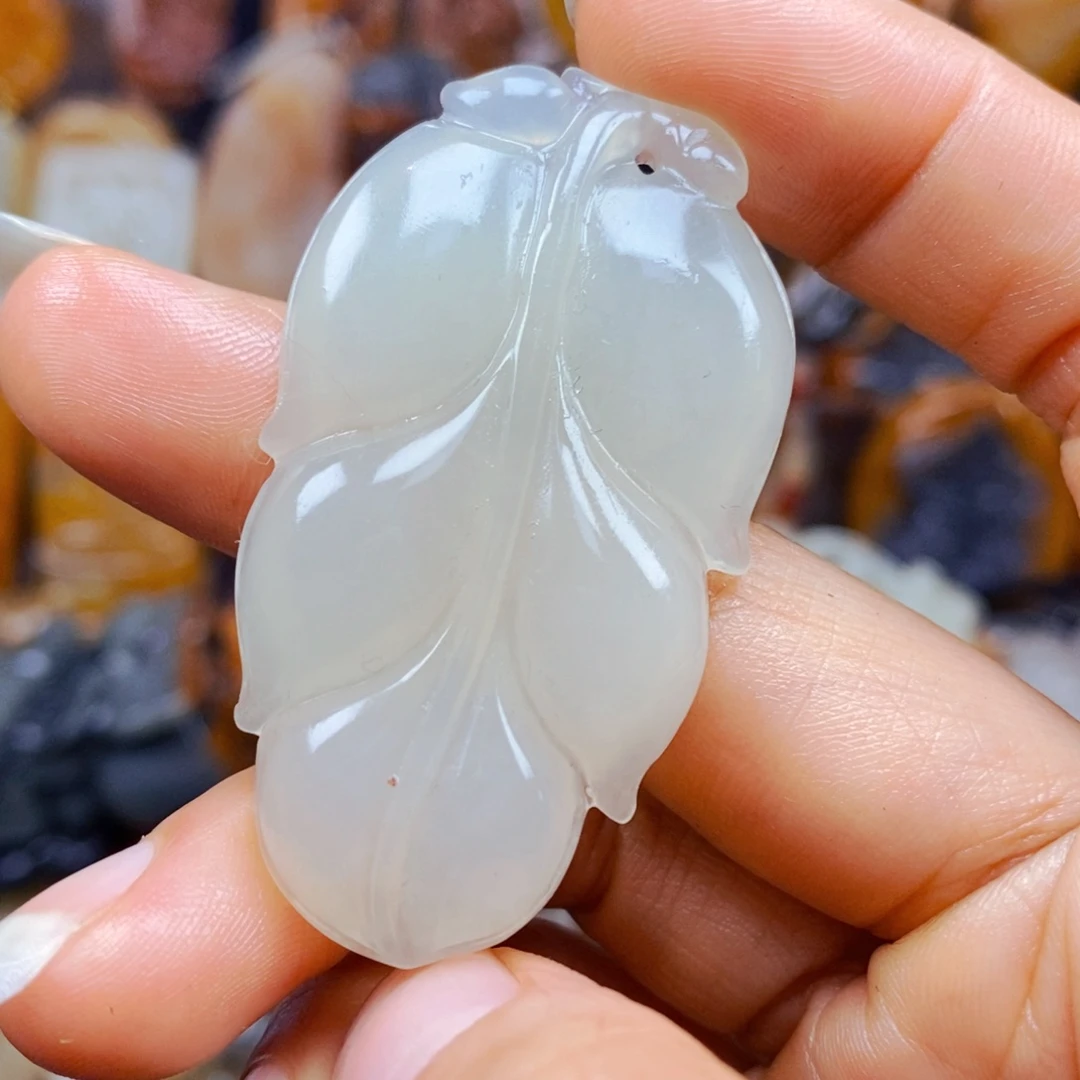 石英质玉（黄龙玉）未镶嵌颈饰