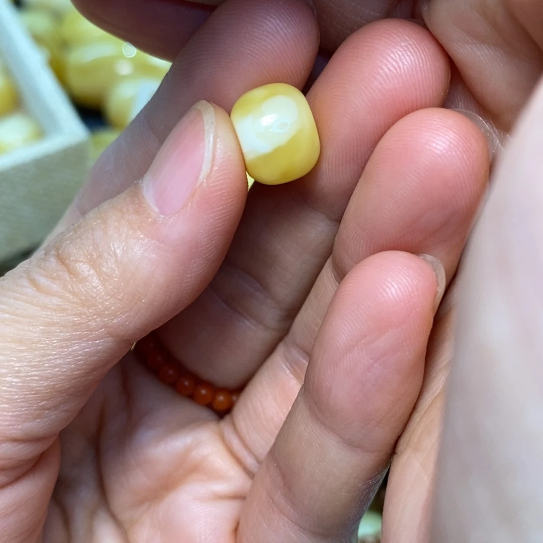 六***一裸石琥珀未镶嵌原矿蜜蜡配珠
