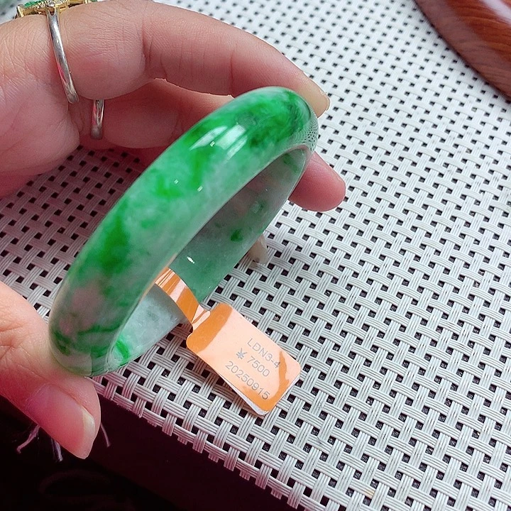 未镶嵌手镯翡翠翡翠