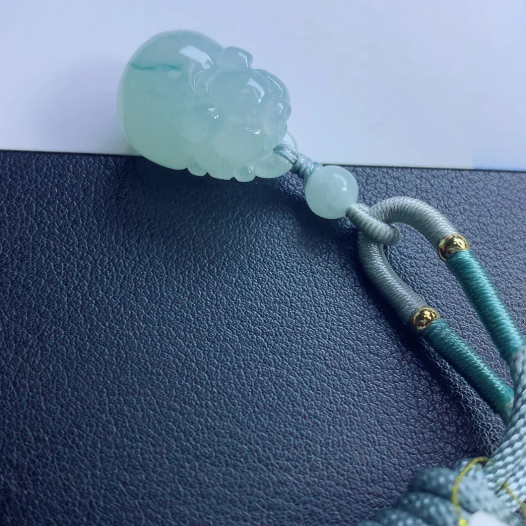 翡翠未镶嵌颈饰小猪