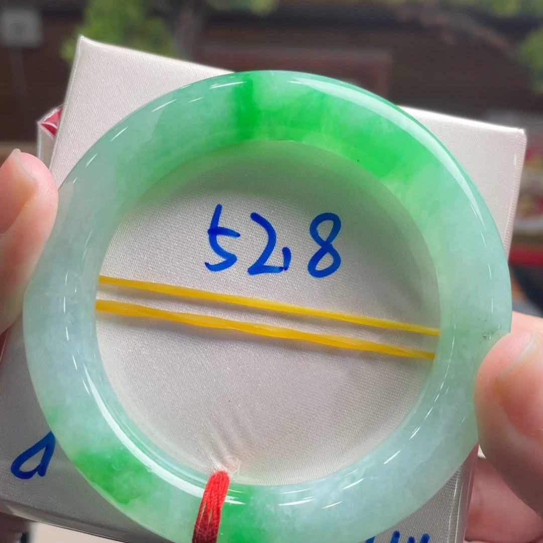 翡翠未镶嵌手镯52.8阳绿 新货 包容大漏值