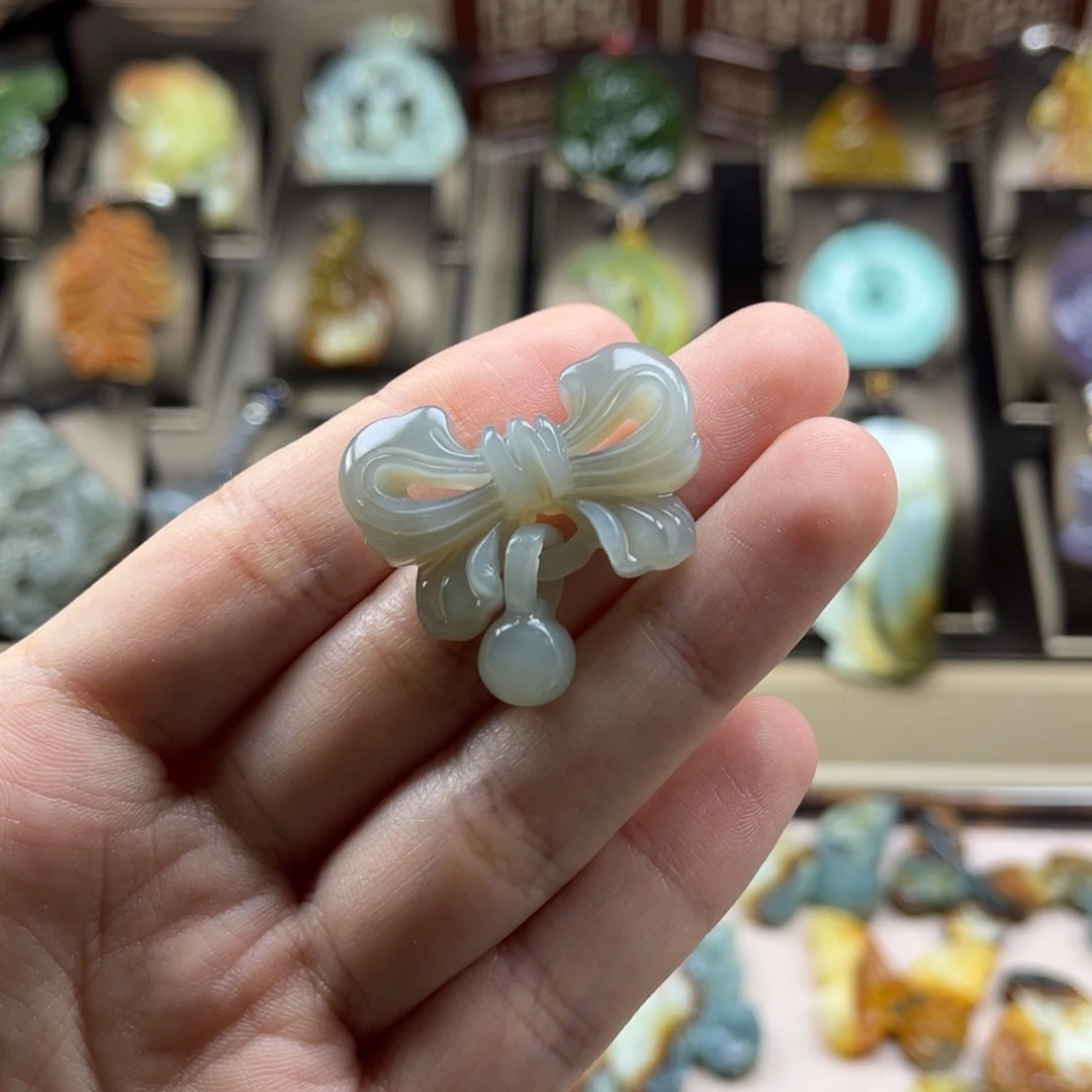 未镶嵌蛇纹石玉颈饰
