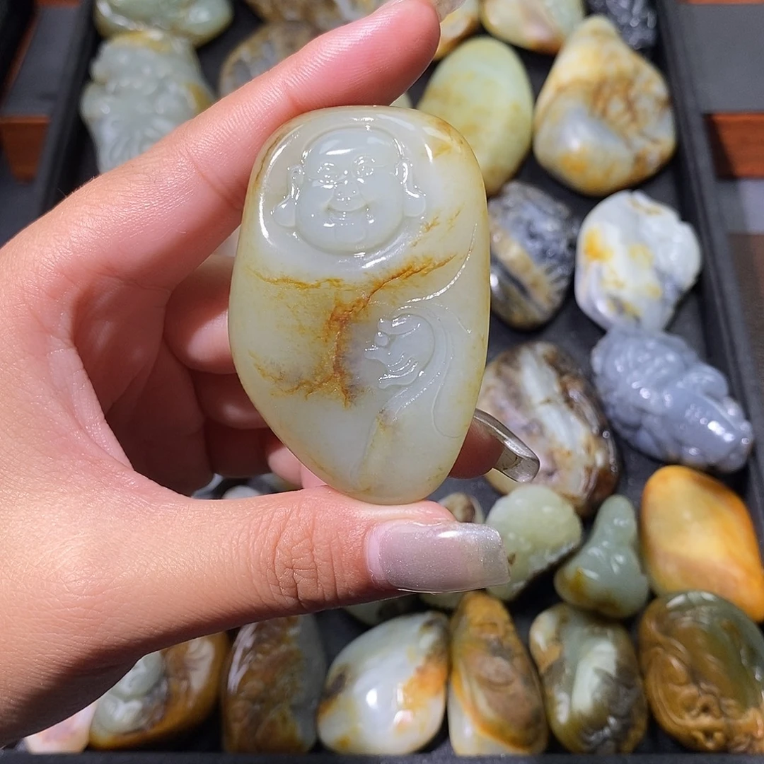 超***人和田玉未镶嵌颈饰