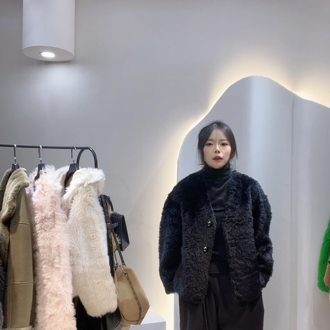 邀***酒真皮皮毛一体外套213-1937。120斤内