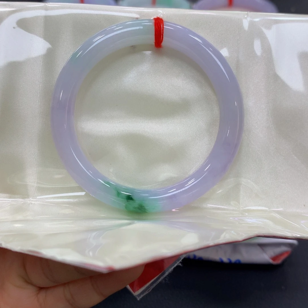 翡翠手镯未镶嵌翡翠