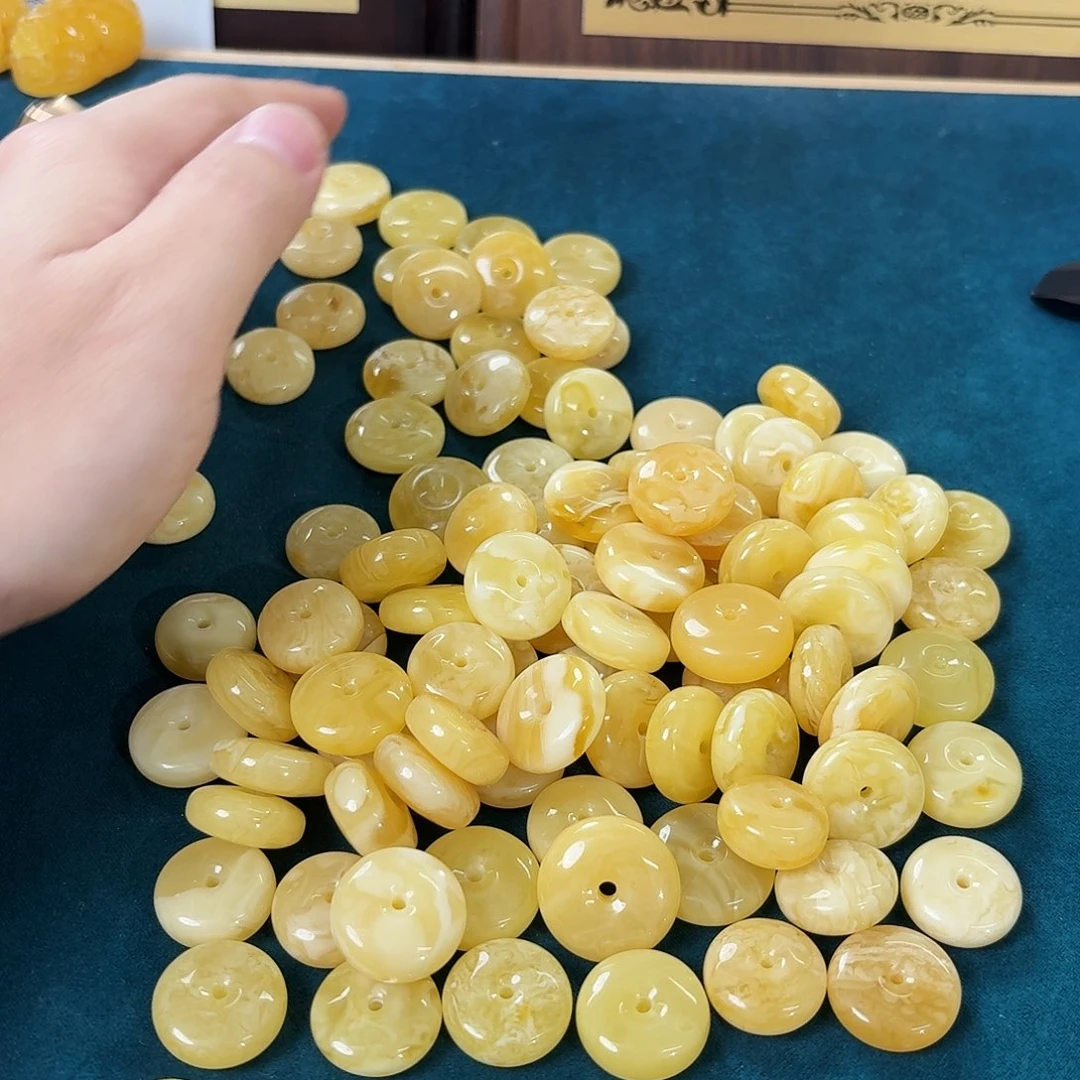 蜜蜡未镶嵌裸石195 多样性发其一