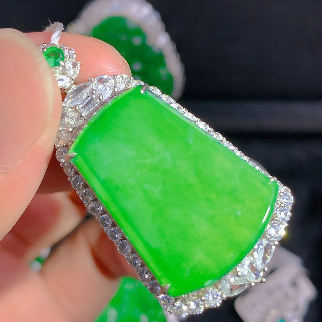 翡翠颈饰银S925镶嵌吊坠