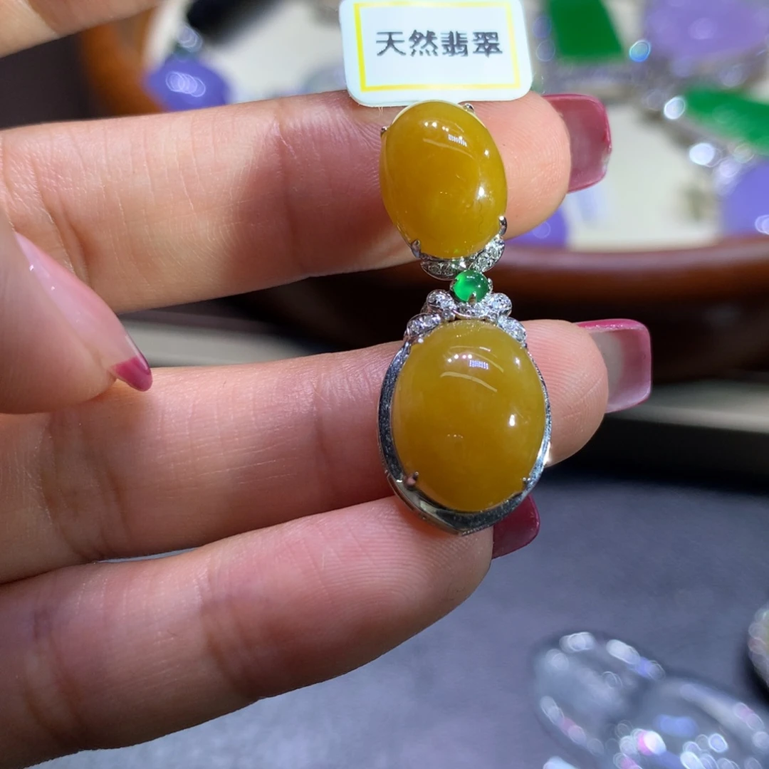 颈饰18K金镶嵌翡翠翡翠吊坠