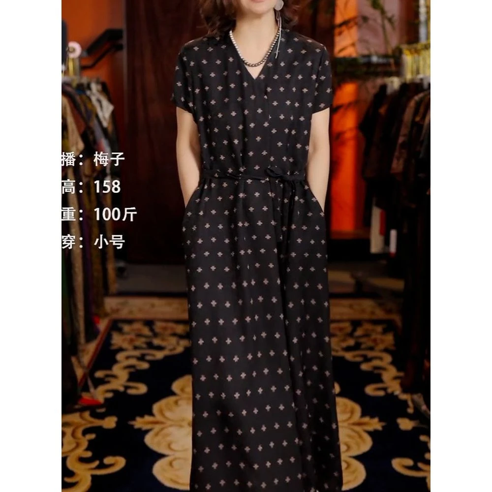 端庄优雅复古V领连衣裙2025夏季新款时尚妈妈气质遮肉显瘦A字裙