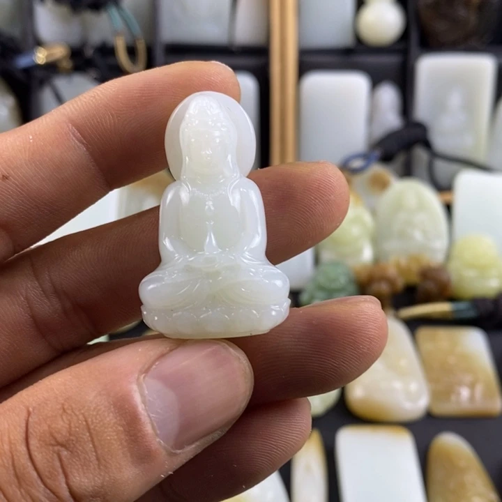 和田玉未镶嵌颈饰一**?