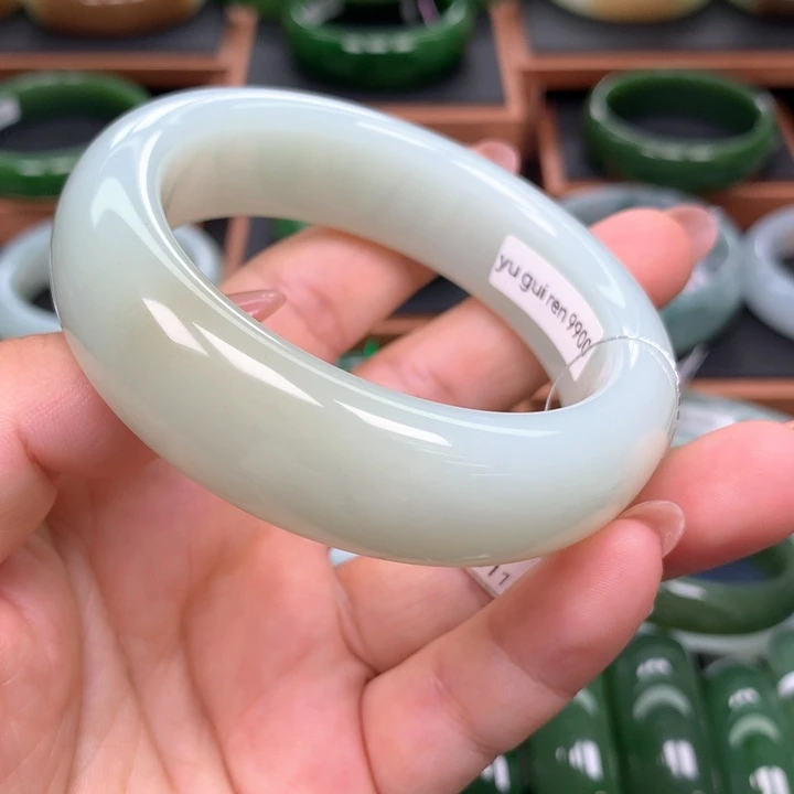 和田玉手镯未镶嵌5556圈口