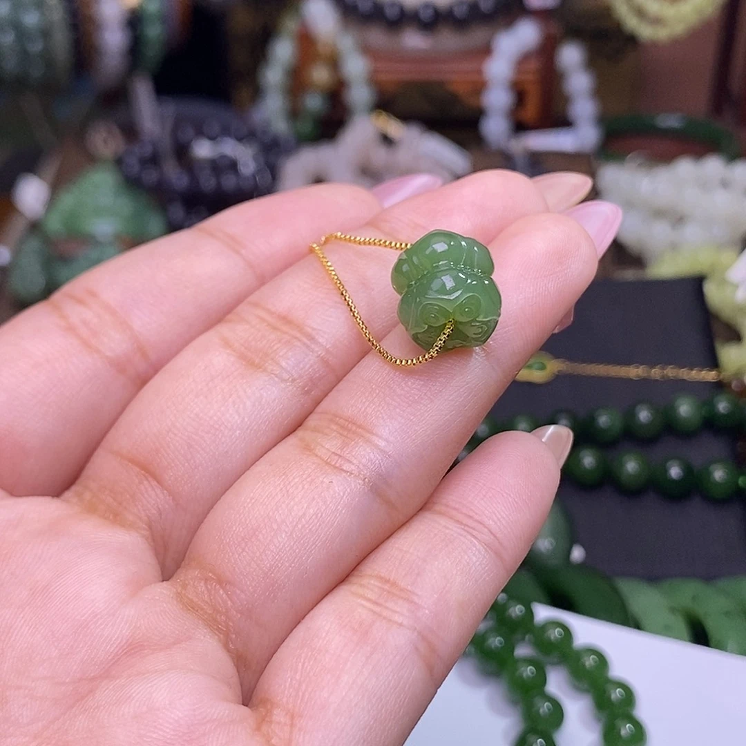 和田玉未镶嵌颈饰碧玉满色满绿莲花路路通