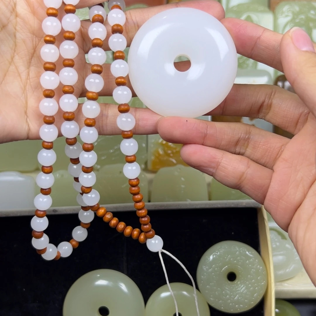 佳***妮新疆戈壁昆仑山料平安扣