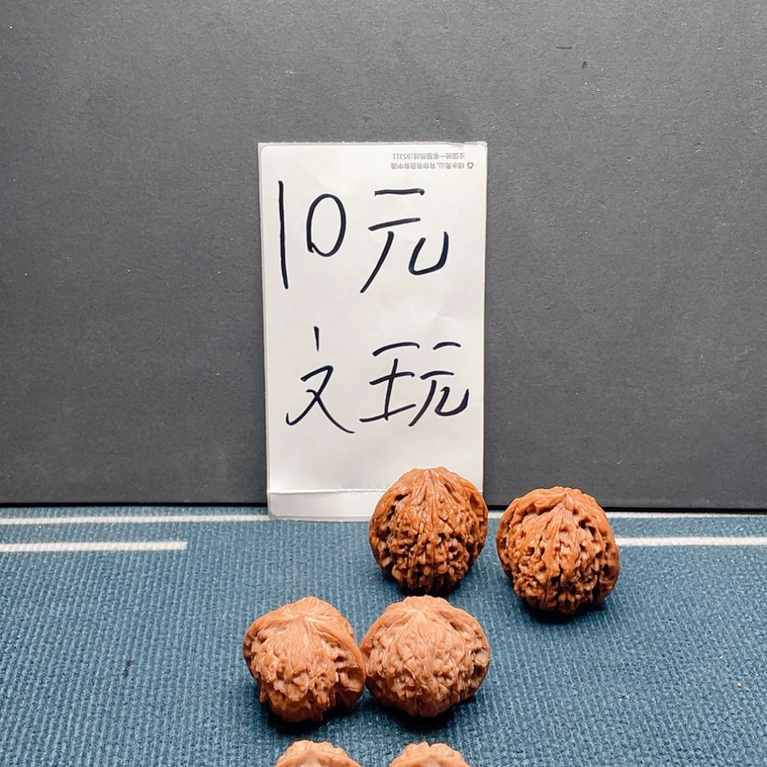 文玩核桃吊坠瓷娃娃