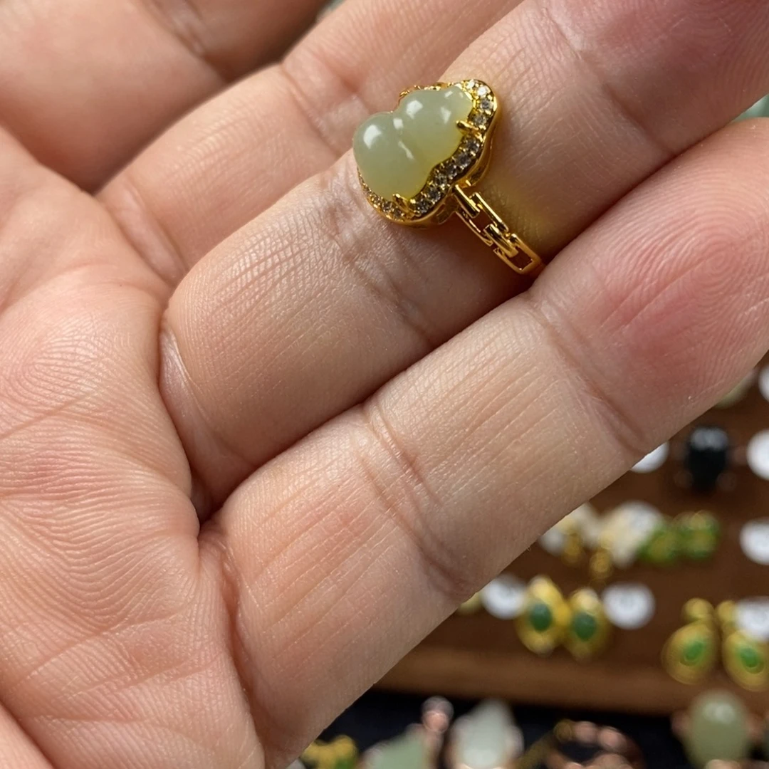 和田玉（青白玉）戒指合金