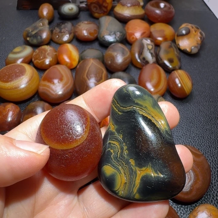 七***石瓷片马达加斯加奇石手把件浮雕