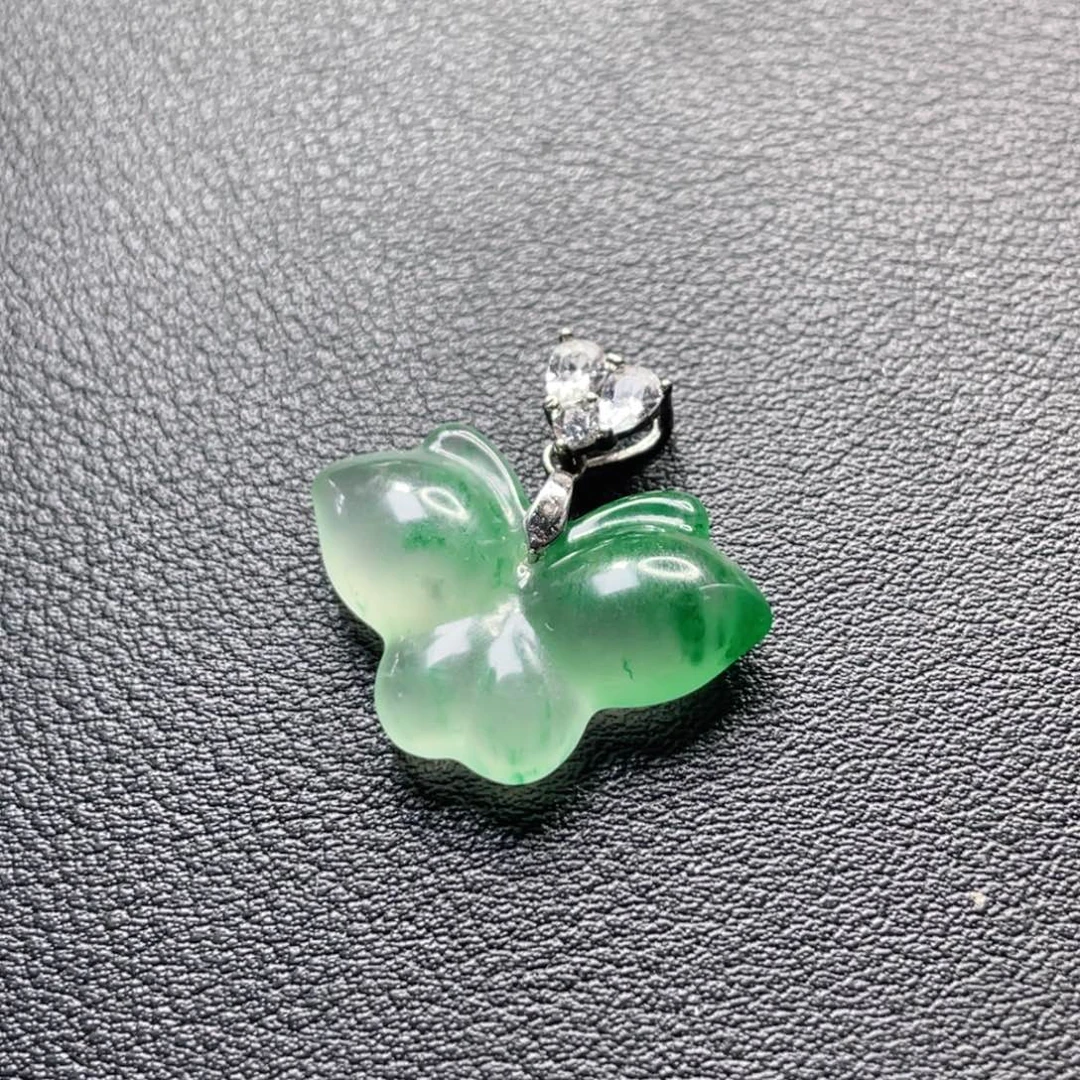 南***风石英质玉（非洲翠）银S925镶嵌颈饰蝴蝶吊坠