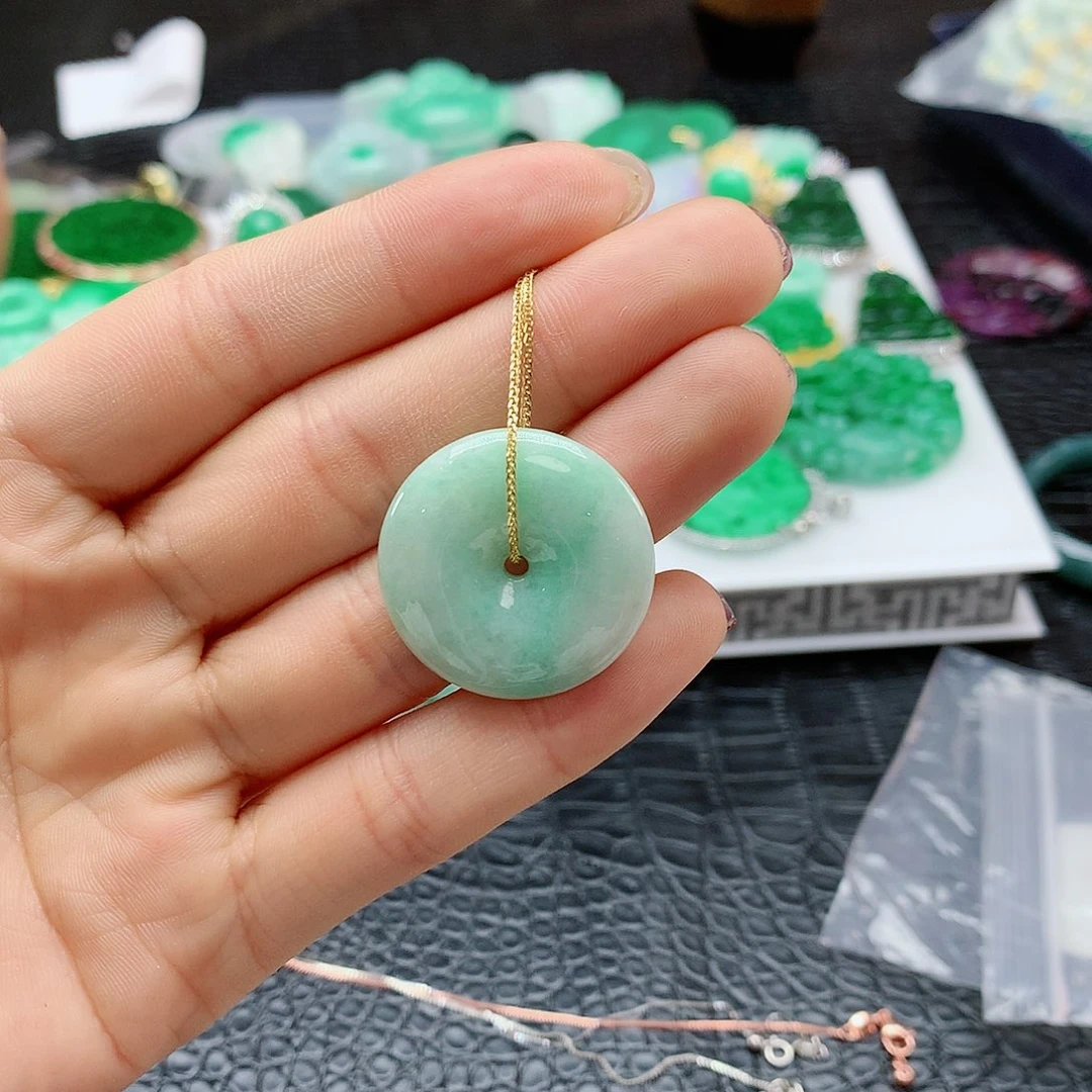 【闪购商品】翡翠吊坠(赠链)未镶嵌