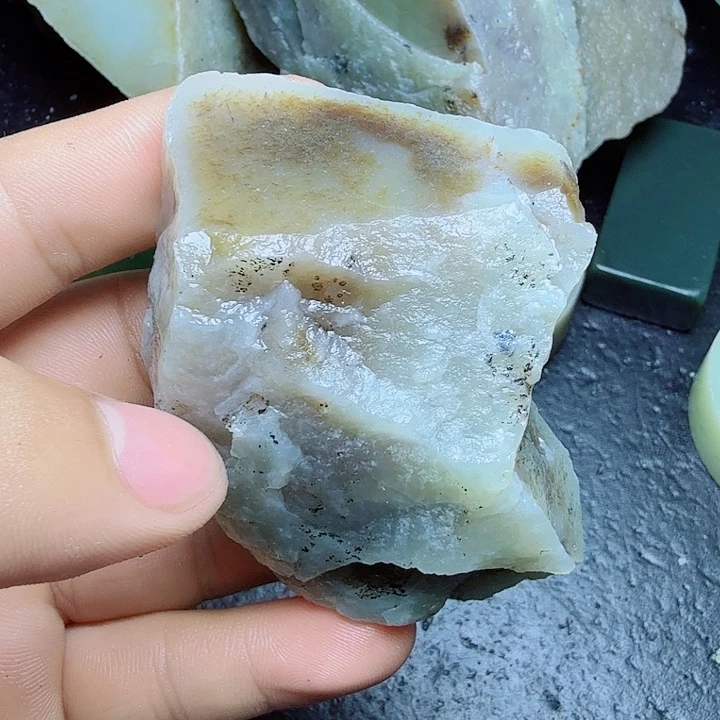 未镶嵌和田玉（糖玉）珠宝奇石