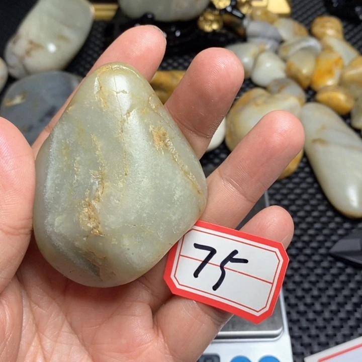 未镶嵌和田玉把件75