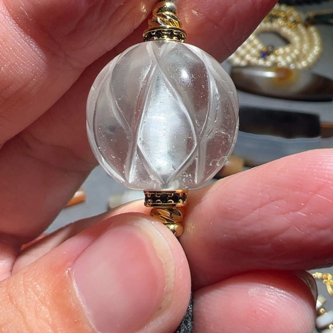 水晶未镶嵌颈饰各种各样