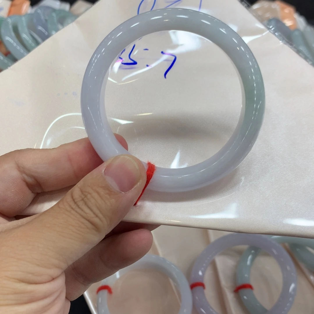 翡翠手镯未镶嵌晶**道买断