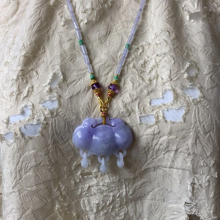 翡翠未镶嵌吊坠(赠链)