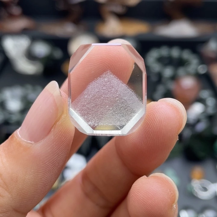 颈饰未镶嵌水晶白幽灵金字塔吊坠