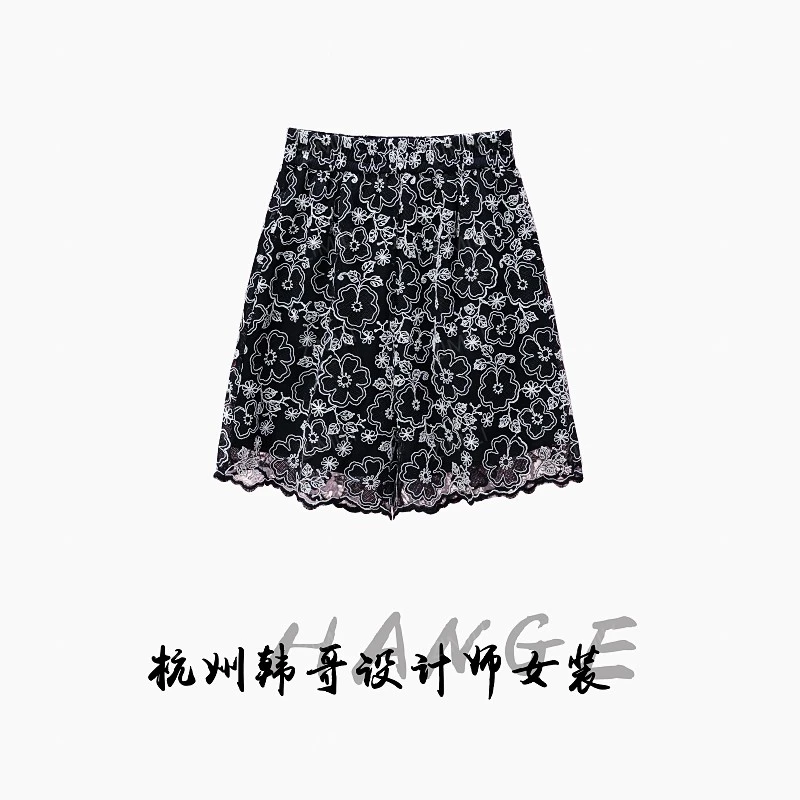 【韩哥女装】2025设计师系列黑色拼接勾花蕾丝高腰时尚短裤9555