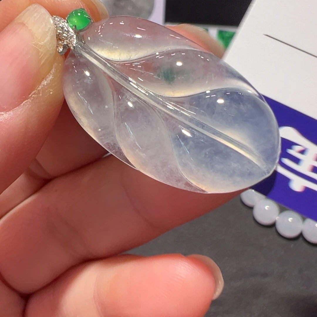 翡翠18K金镶嵌颈饰吊坠