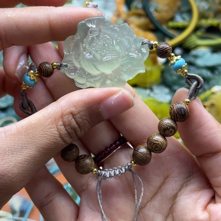 蛇纹石玉未镶嵌吊坠