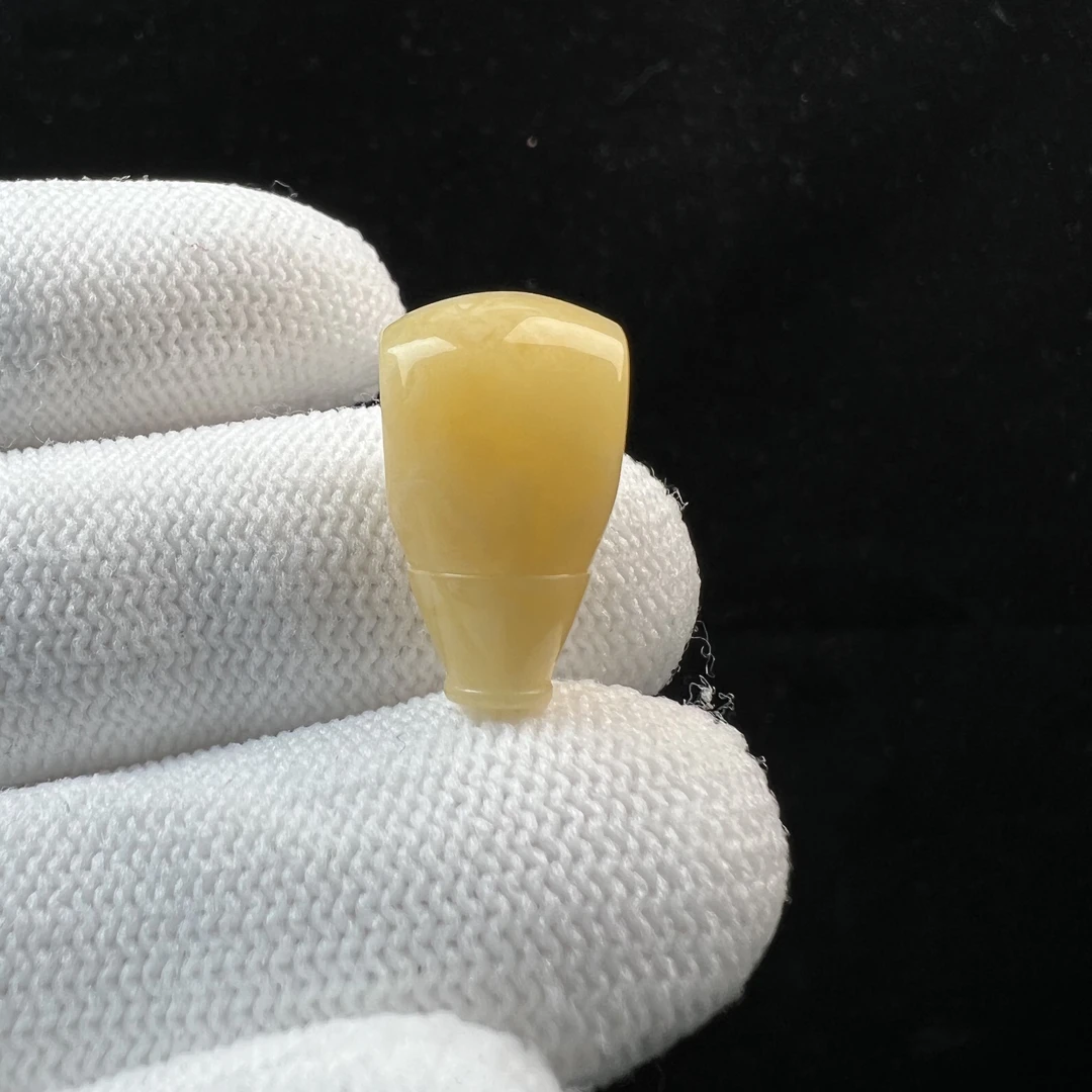 Z1182天然原矿蜜蜡 鸡油黄三通 11*19mm1.2g支持复检