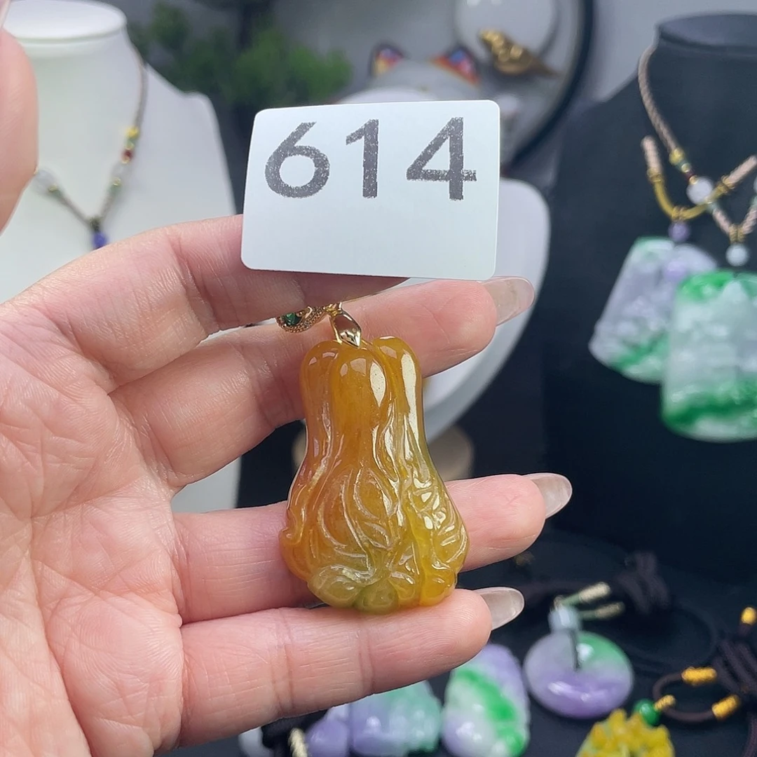 翡翠未镶嵌吊坠(赠链)