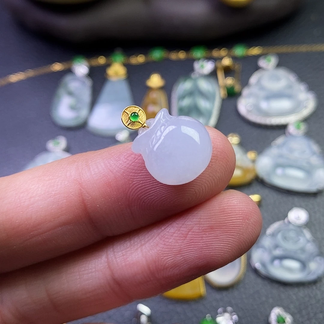 颈饰18K金镶嵌翡翠