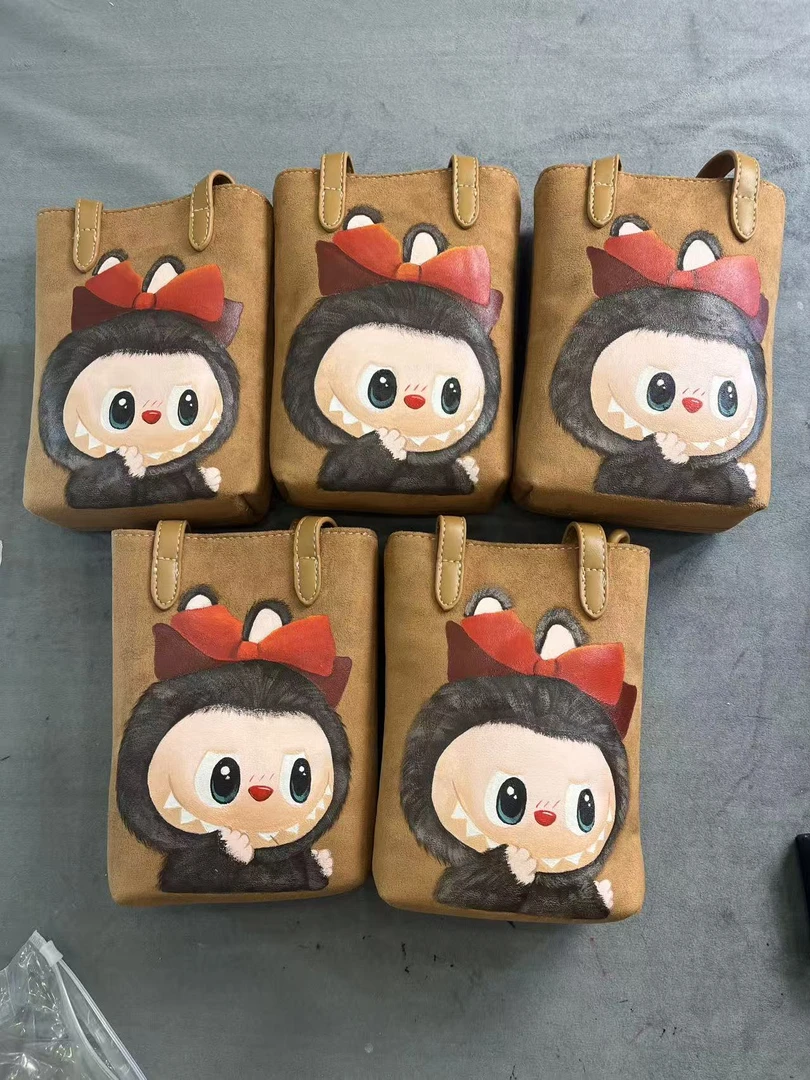 41潮玩 情人节lbb植绒手机包 潮玩周边