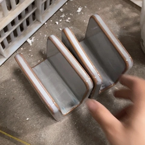 微瑕，不能明火，口径10厘米，2个菜板架窑变