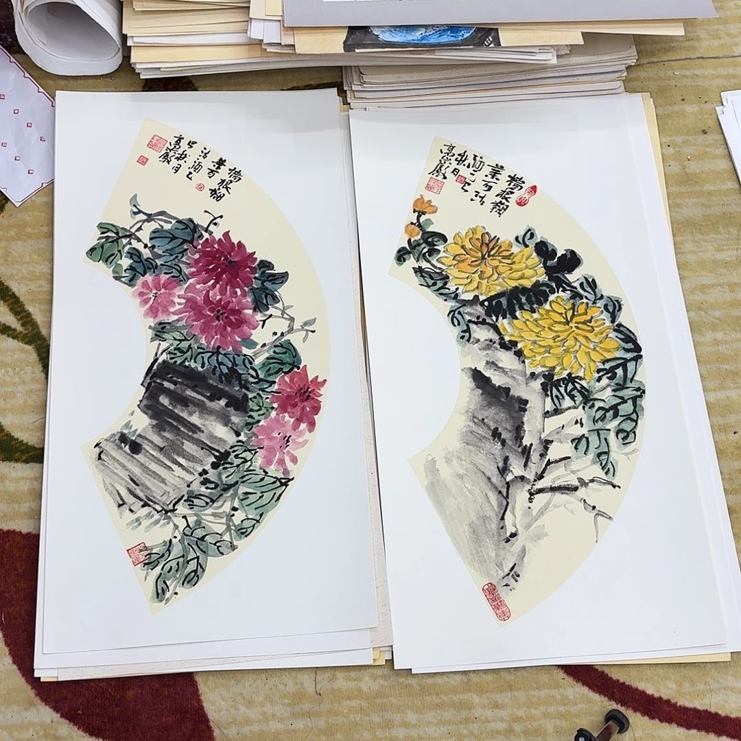 国画两张卡纸画手绘作品