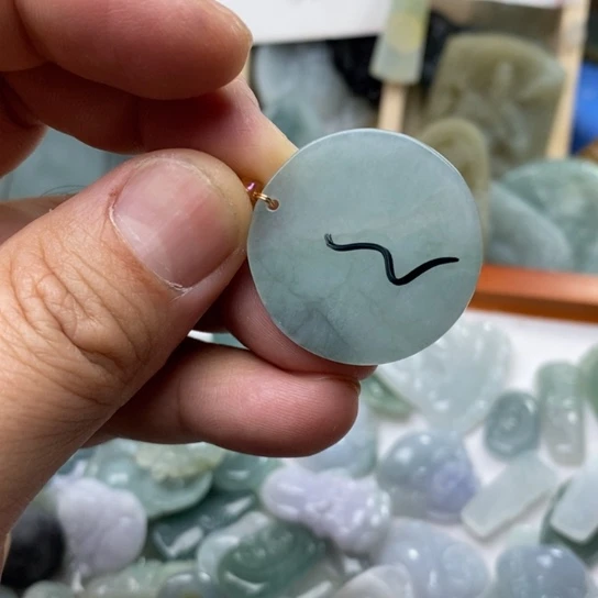 翡翠未镶嵌颈饰翡