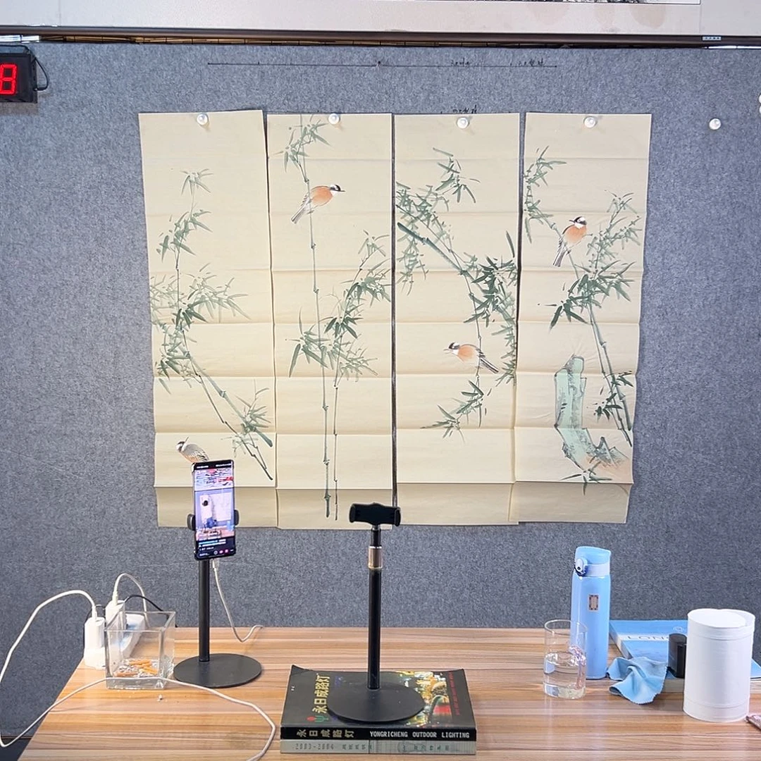 国画458 花鸟在树丛的顶端发出巨大声音