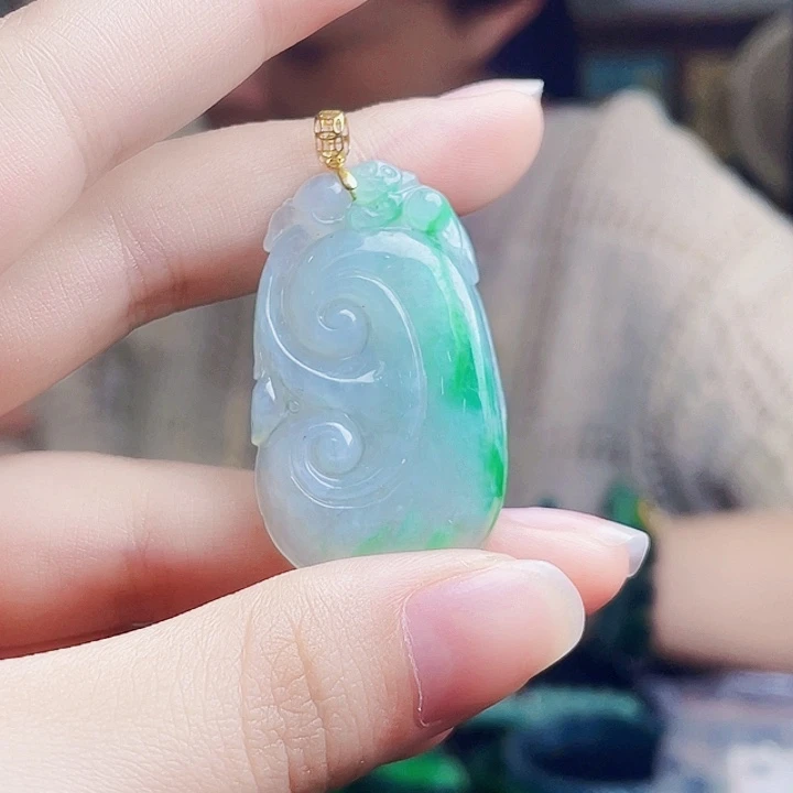 翡翠18K金镶嵌颈饰多样性