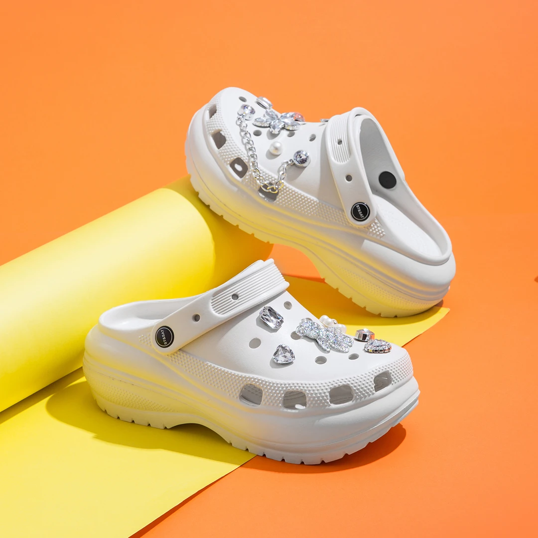 星期六厚底洞洞鞋女款2025新款爆款夏季外穿精致沙滩鞋时尚凉拖鞋