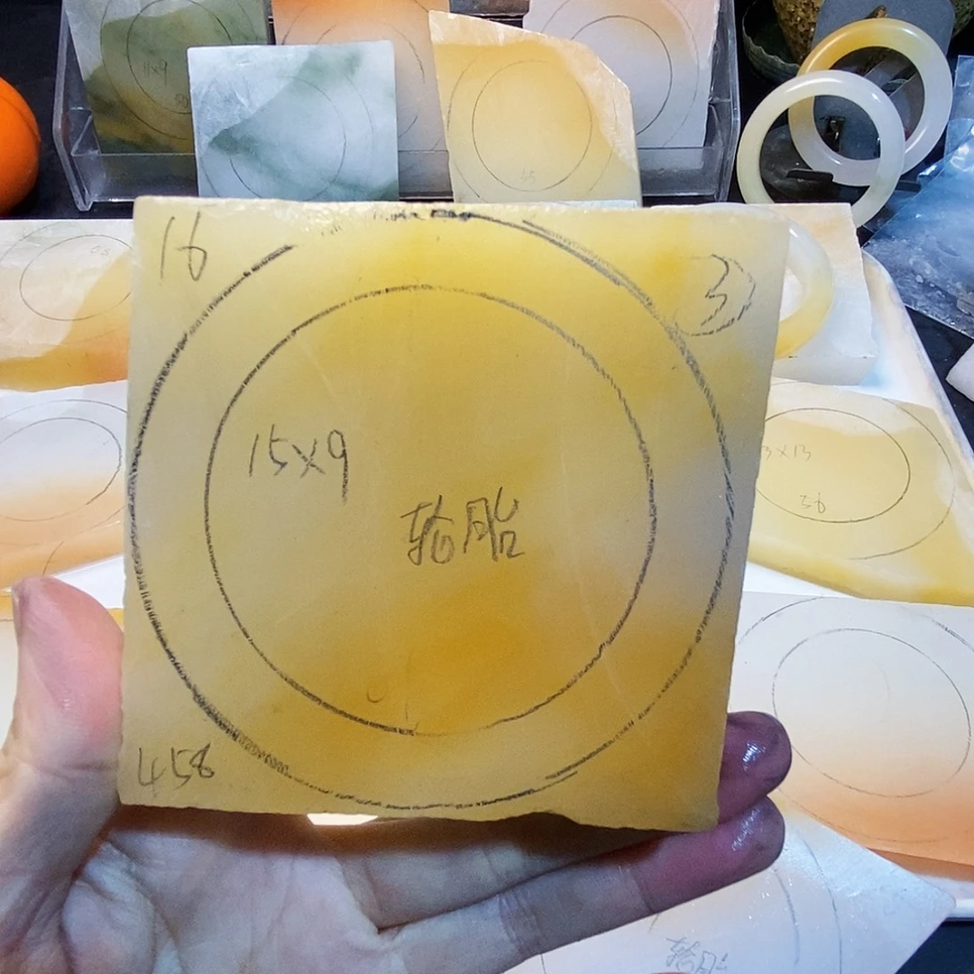 定制石英质玉（非洲翠）金丝玉