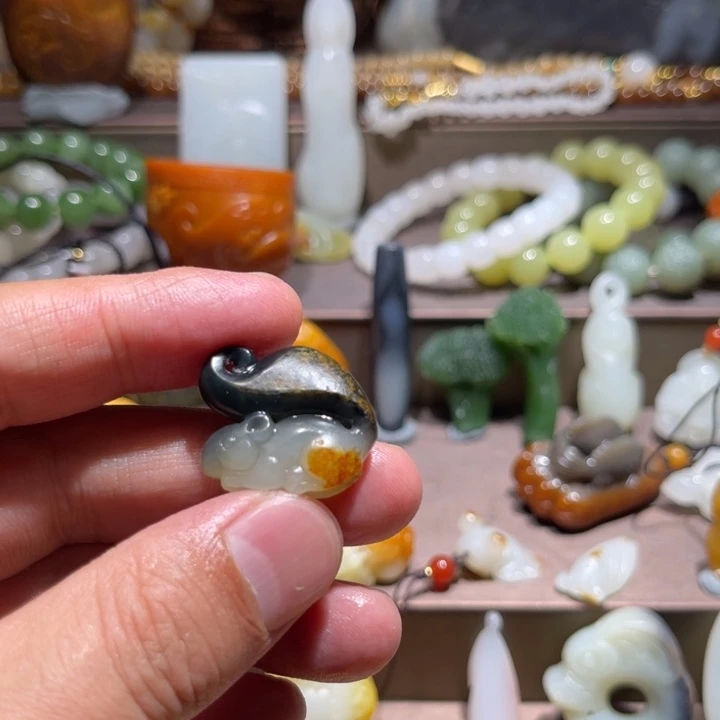 和田玉未镶嵌颈饰晓*